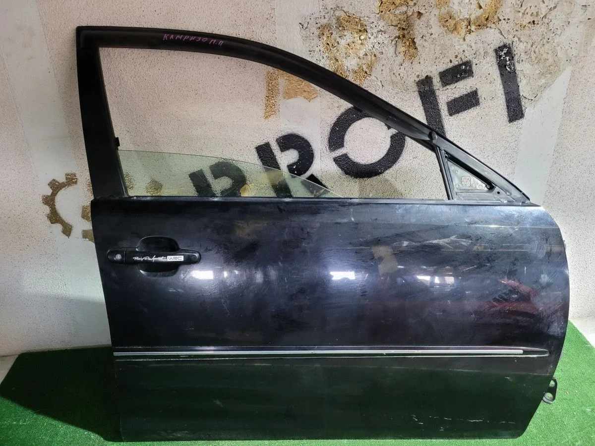 Дверь передняя правая Toyota Camry 30