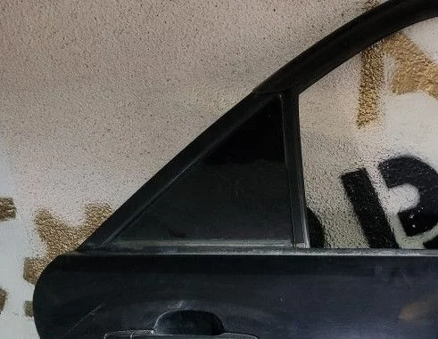 Стекло задней правой двери форточк Toyota Camry 30