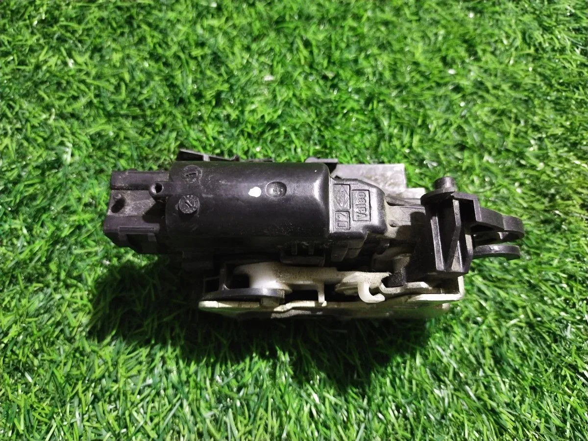 Замок двери задней правой Renault Sandero I