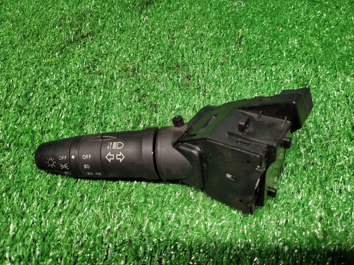 Переключатель поворотов  Nissan Primera