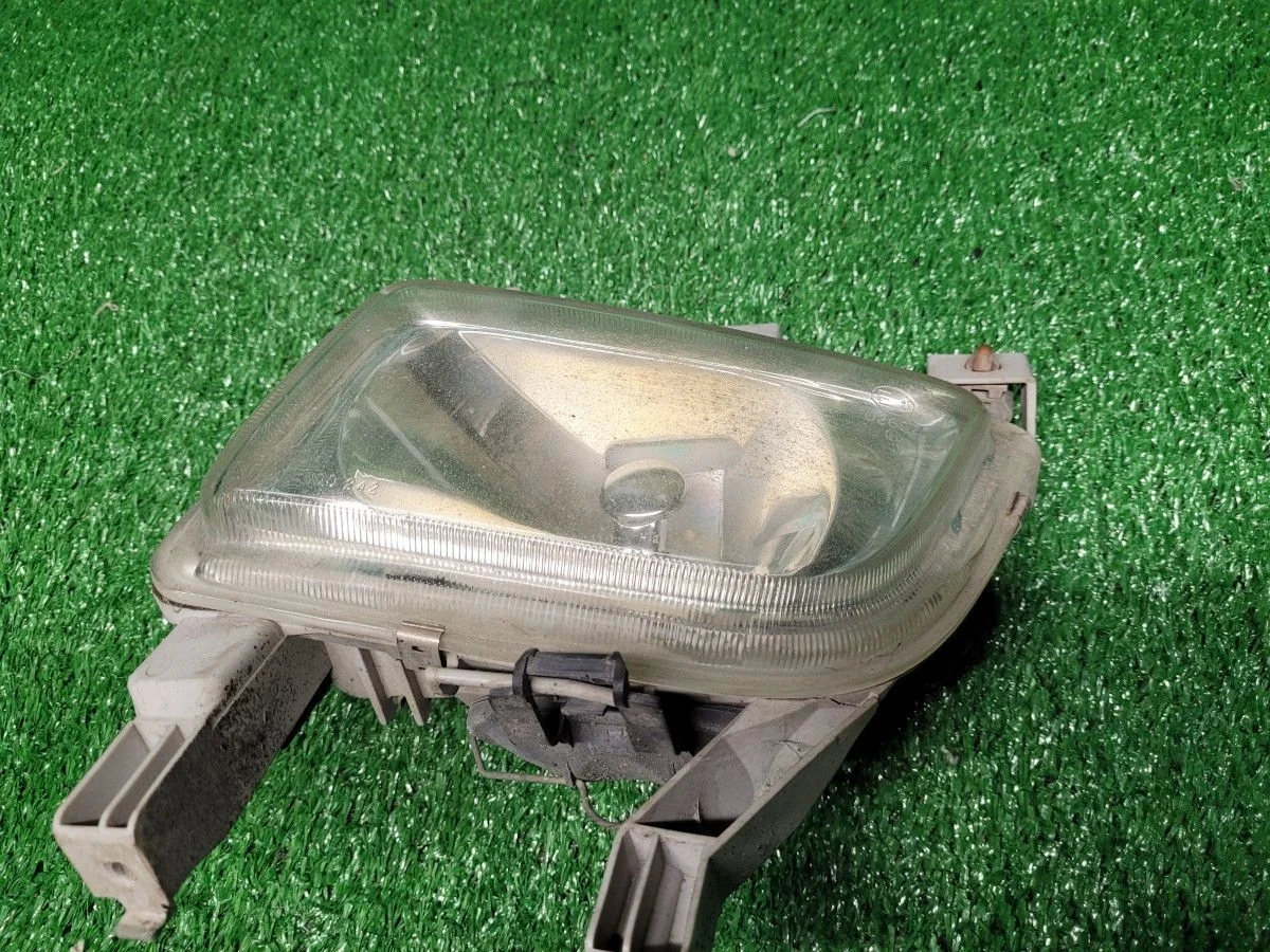 Фара противотуманная правая Mazda 323