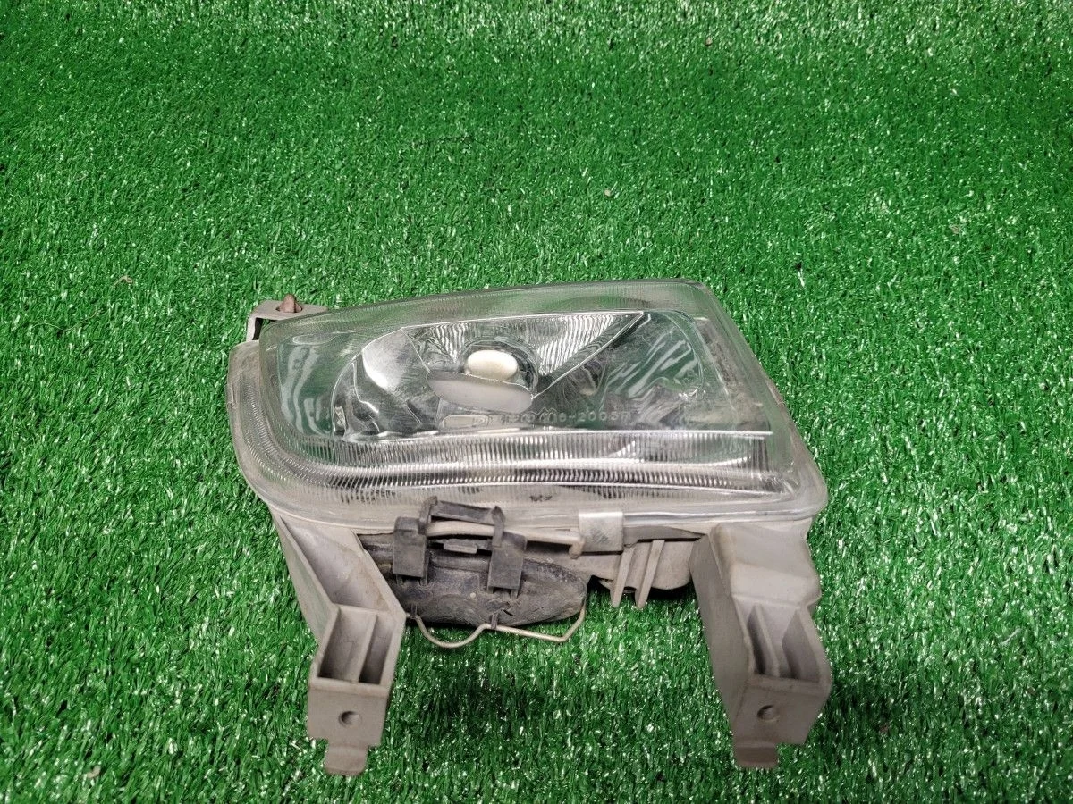 Фара противотуманная правая Mazda 323