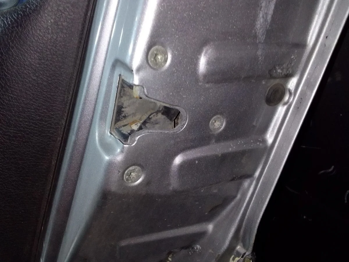 Замок двери передней правой Peugeot 206