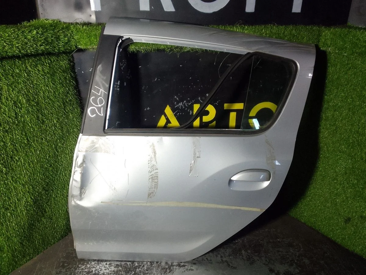 Дверь задняя левая Renault Sandero голое железо