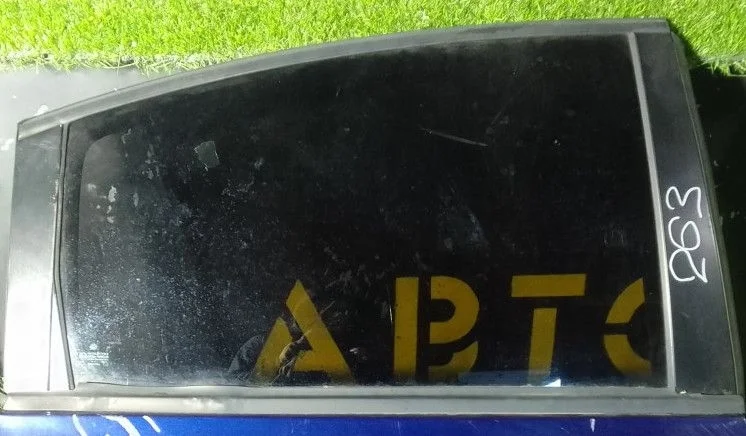 Стекло двери задней правой Volkswagen Passat B5