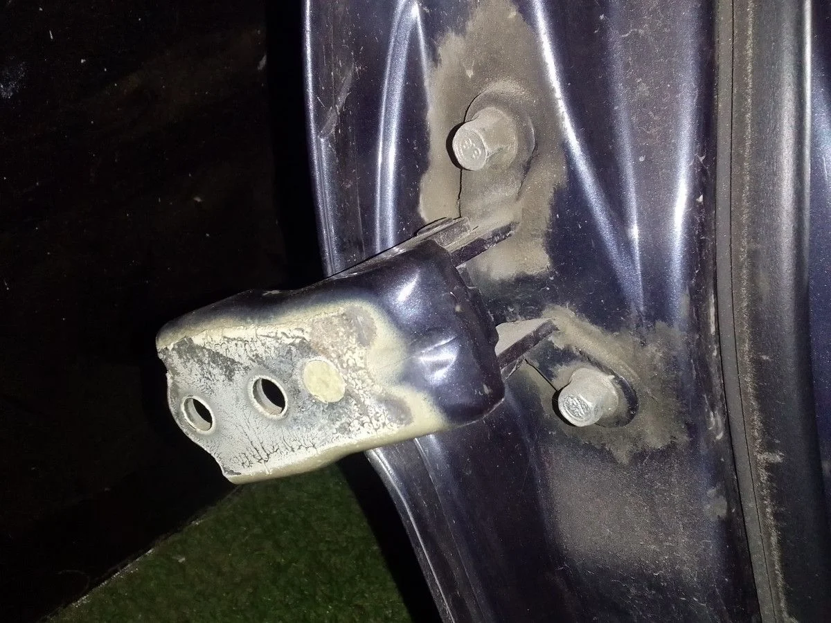 Петля двери передней правой Chevrolet Captiva