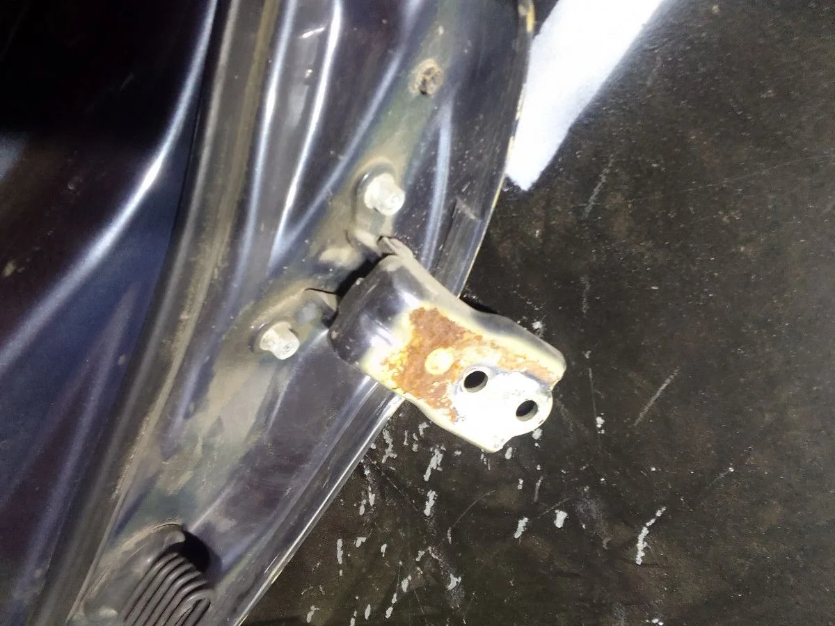 Петля двери передней левой Chevrolet Captiva