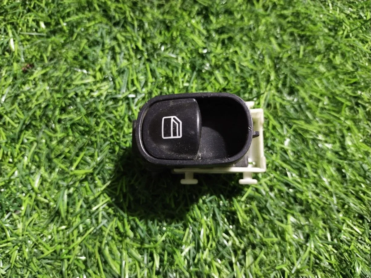 Кнопка стеклоподъемника Mercedes-Benz C-класс W203/S203/CL203 (2000—2004)