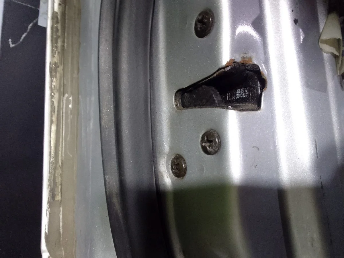 Замок двери передней левой Hyundai Accent