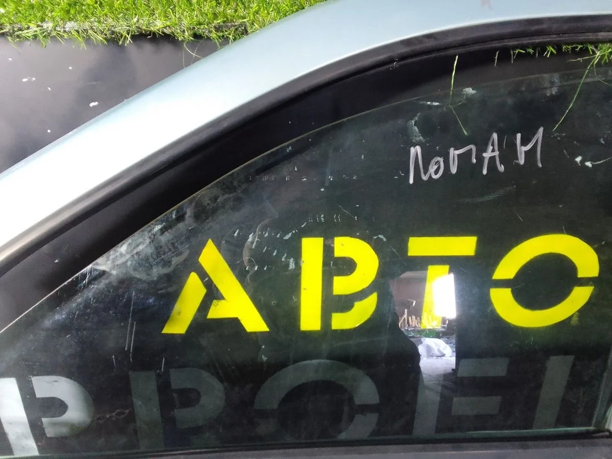 Стекло двери передней левой для Renault Logan
