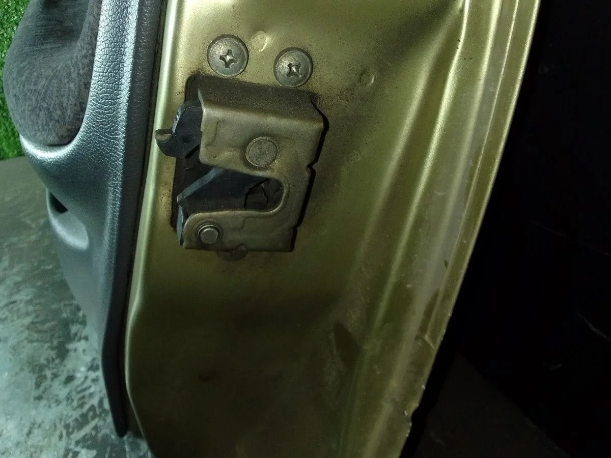 Замок двери передней правой Daewoo Nexia