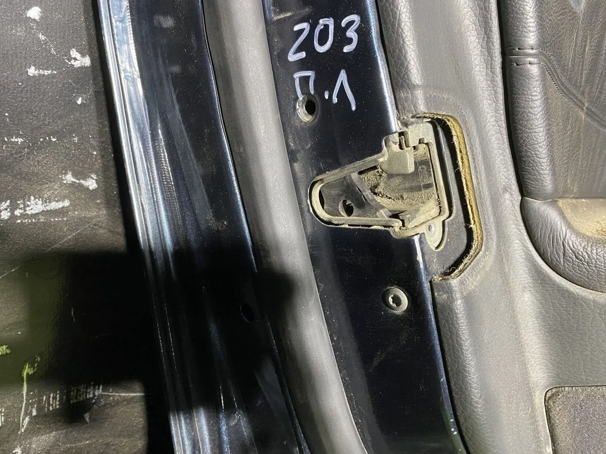 Замок двери передний левый Mercedes-Benz W203