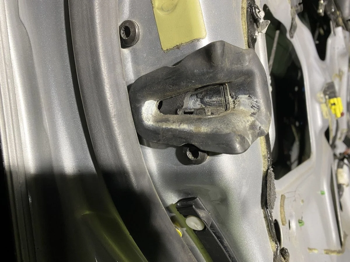 Замок двери передний левый Audi A4 B7