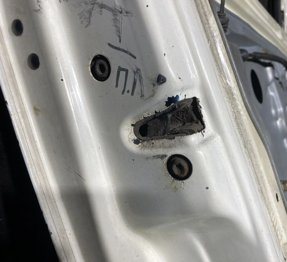 Замок двери передней левой Skoda Fabia