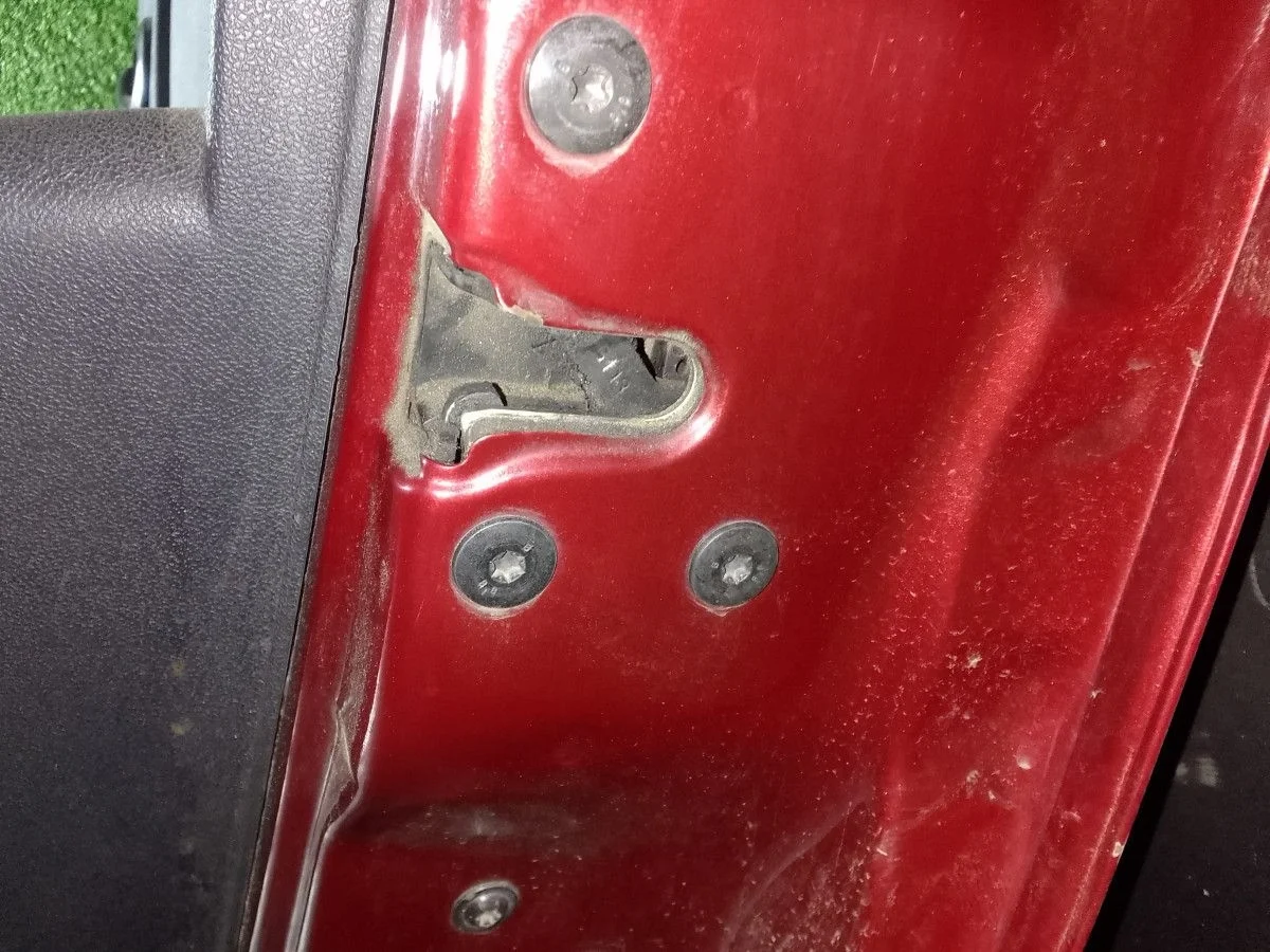 Замок двери передней правой Renault Sandero