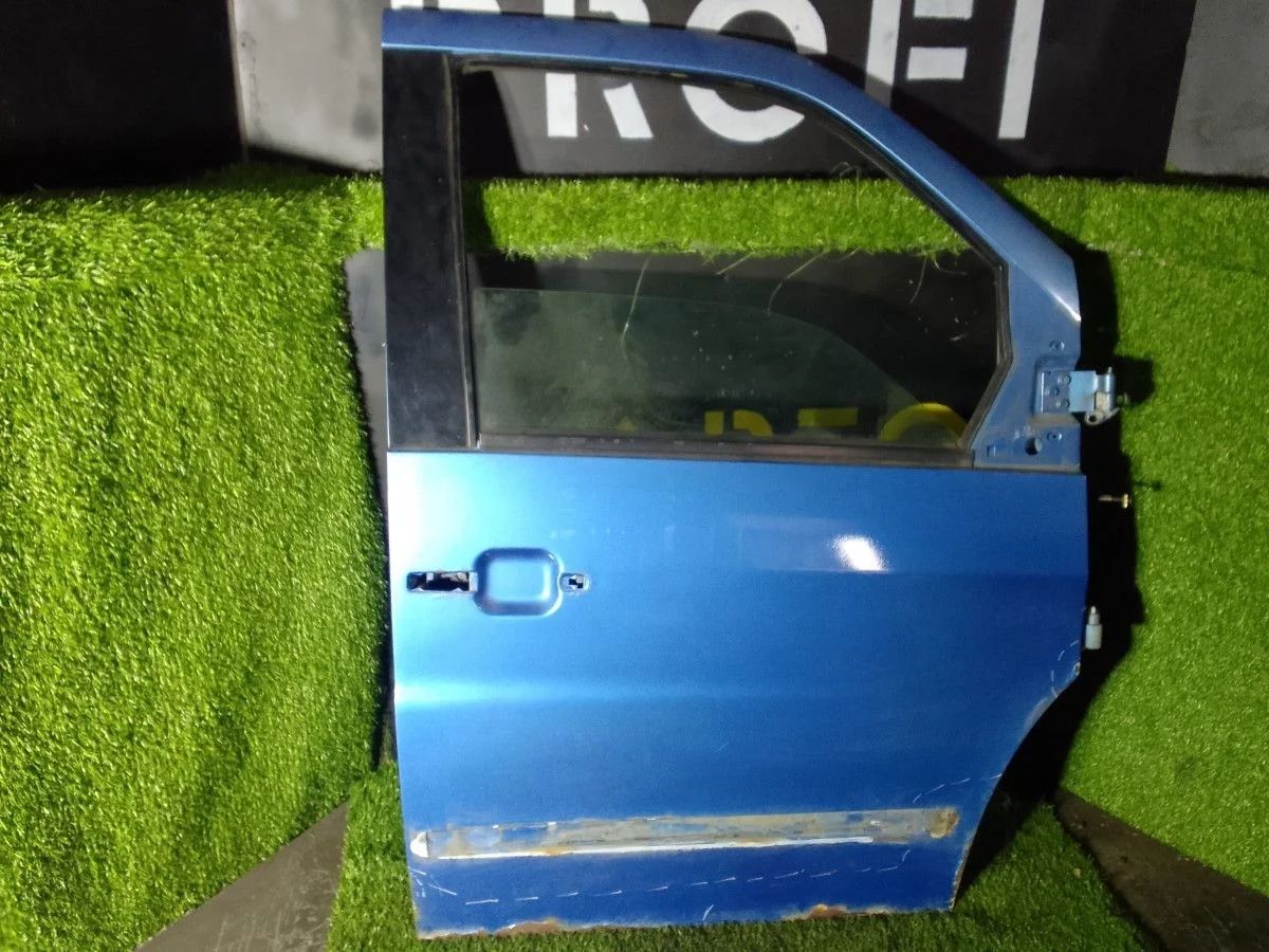 Дверь передняя правая Mercedes Vito голое железо