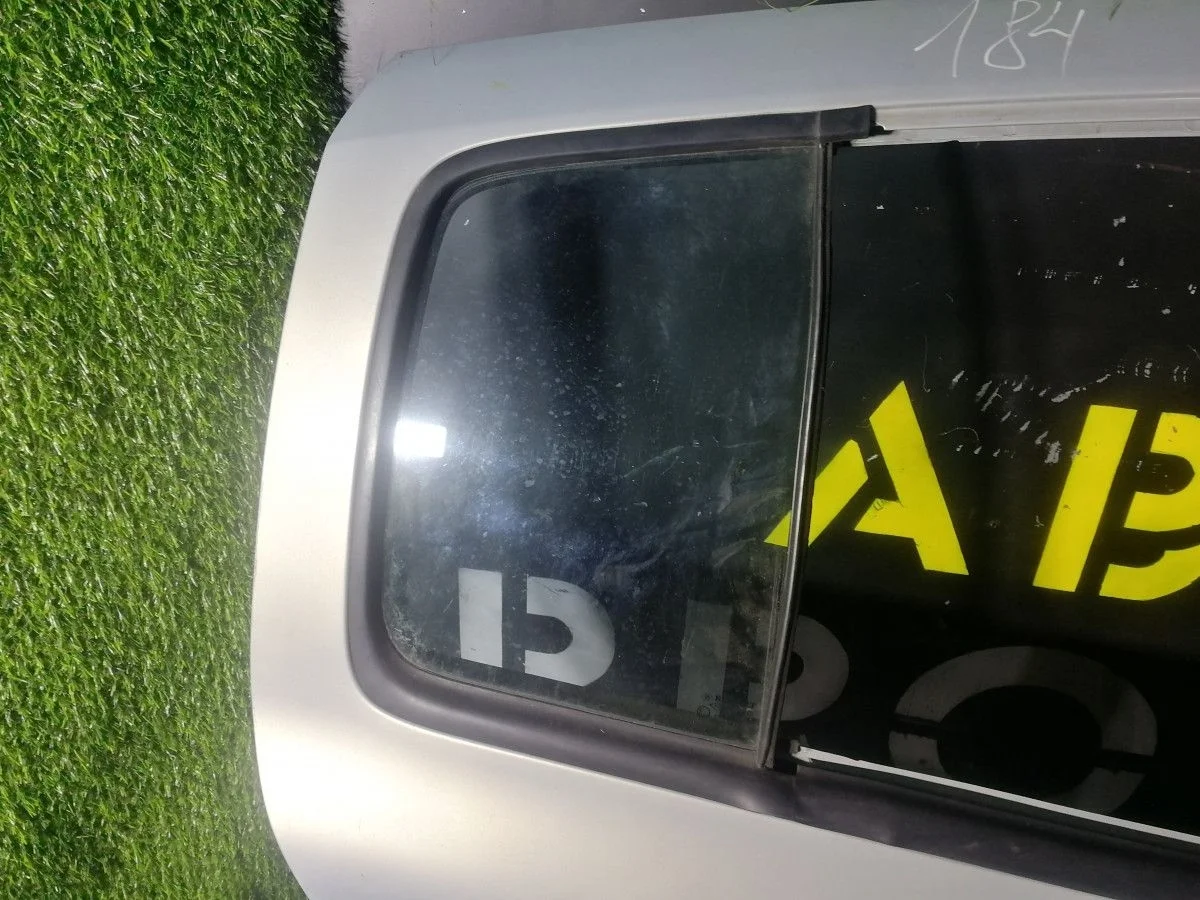 Форточка задняя правая Renault Symbol