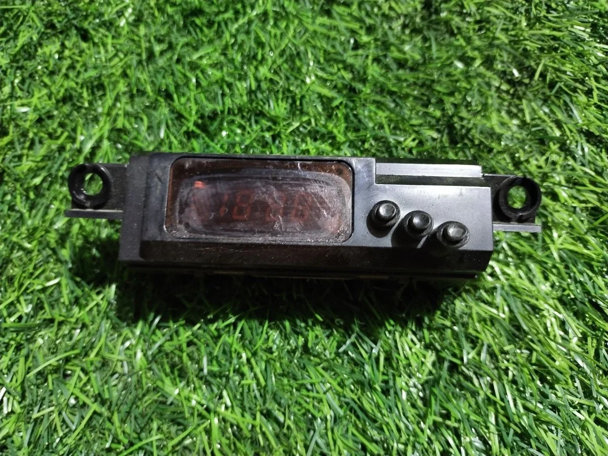 Часы Hyundai Accent II (LC)