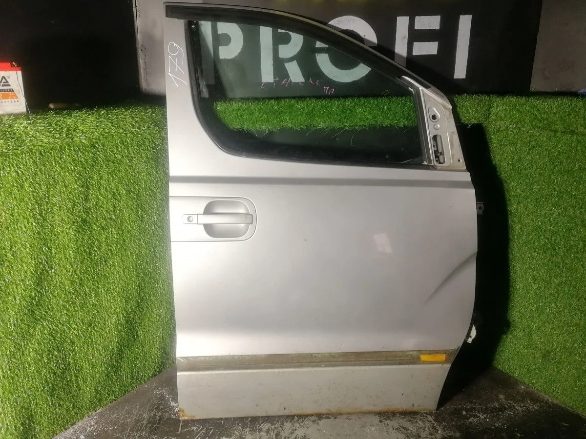 Дверь передняя правая Hyundai Starex голое железо