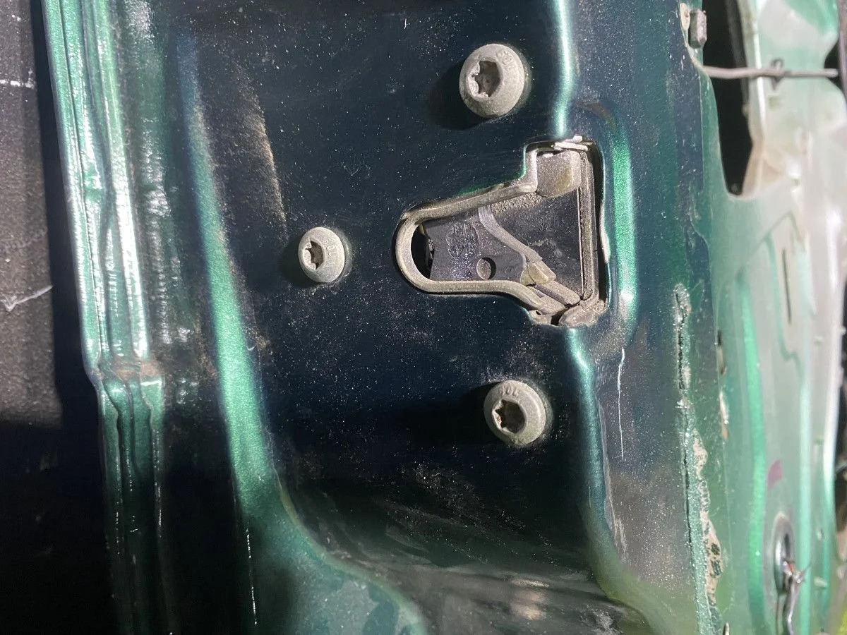 Замок двери передний левый Opel Vectra B