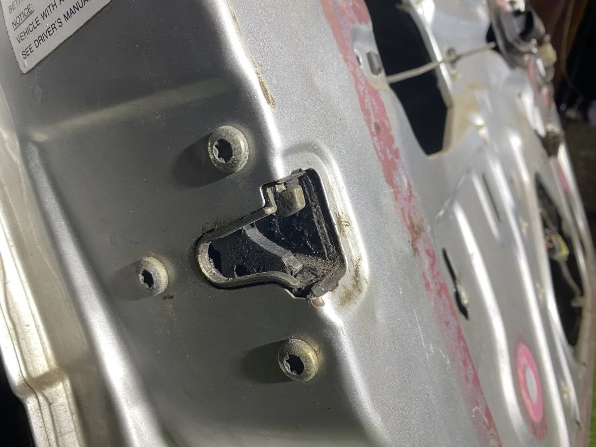 Замок двери передний левый Opel Vectra B