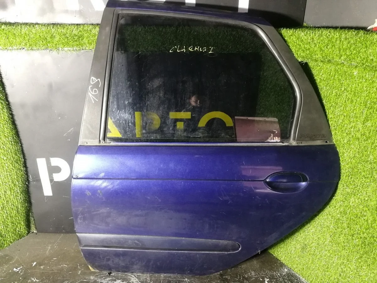 Дверь задняя левая Renault Scenic голое железо