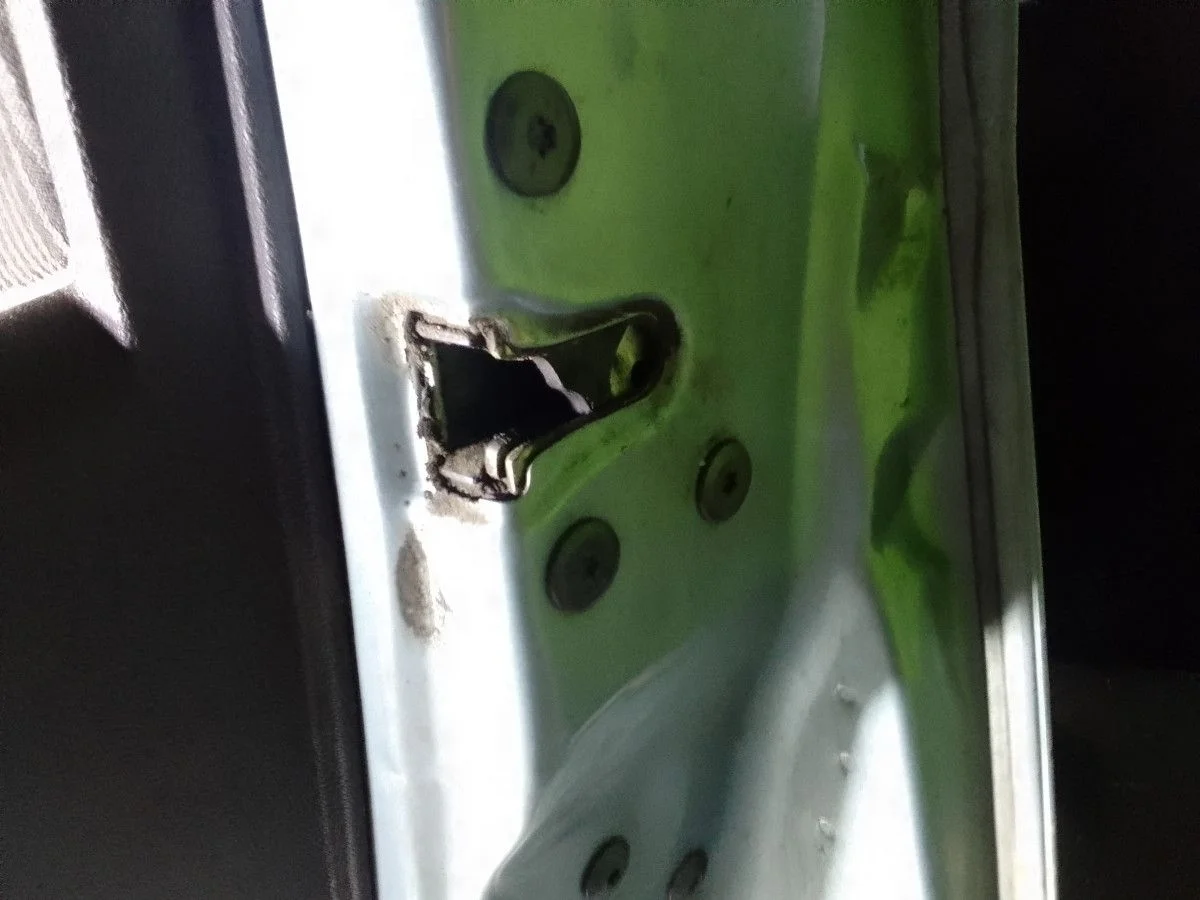 Замок двери передней правой Renault Sandero