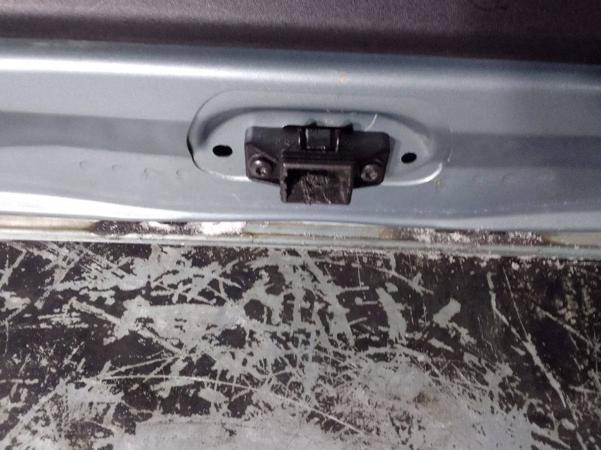 Замок багажника Renault Sandero