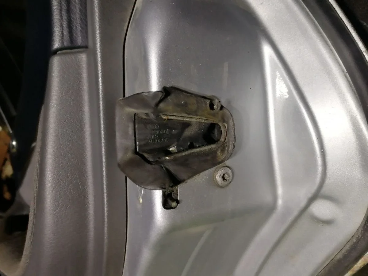 Замок двери задней правой Audi A4 B5