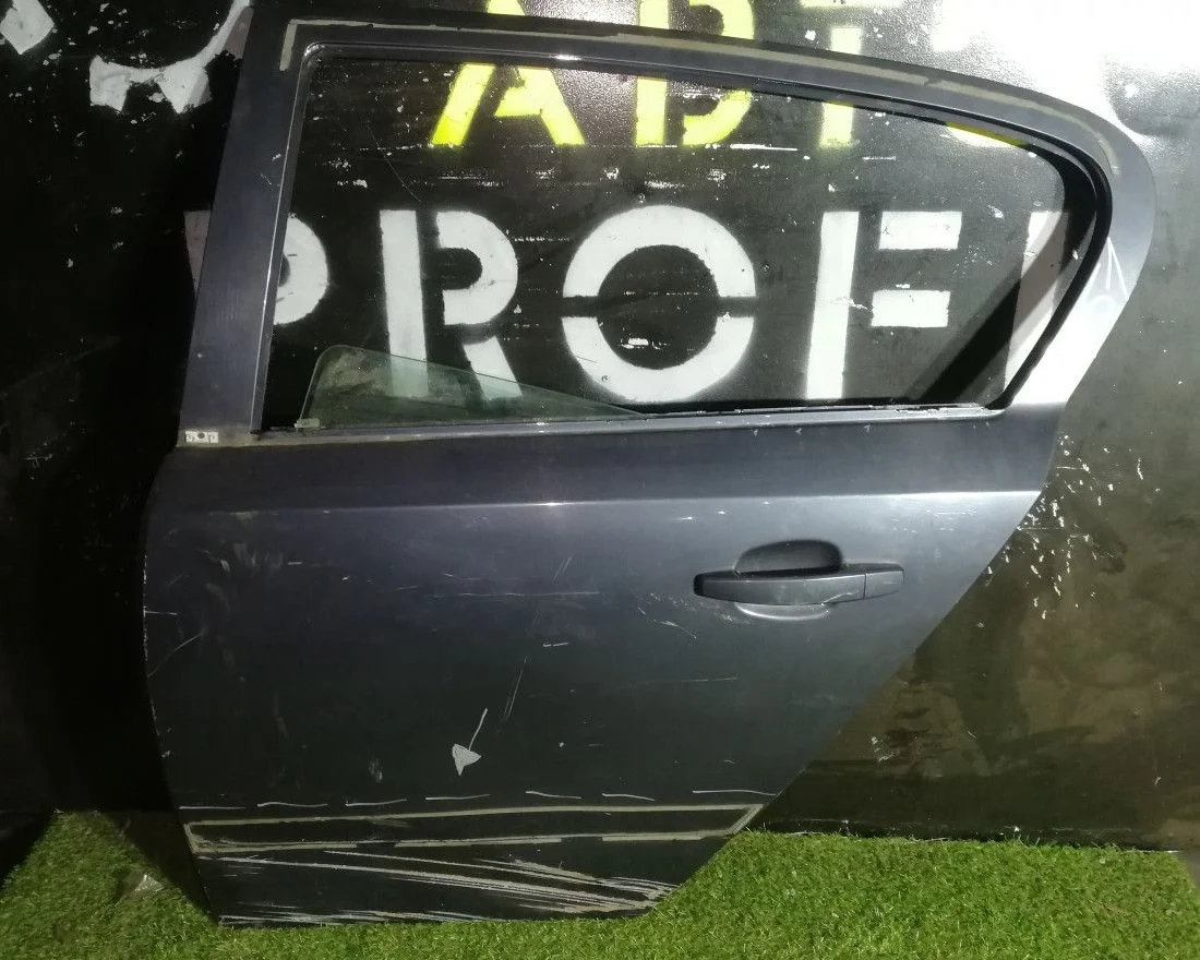 Дверь задняя левая Opel Astra H голое железо