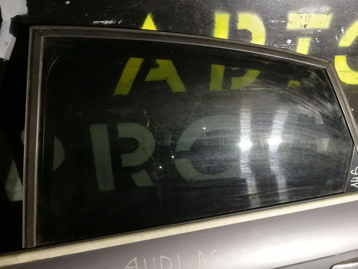 Стекло двери задней левой Audi A6 C6