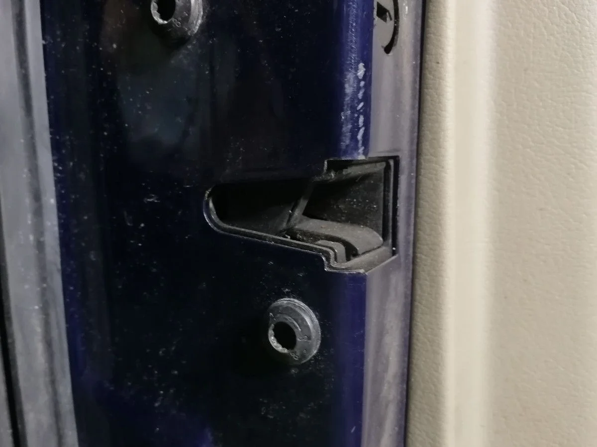 Замок двери задней левой Audi A6 C5