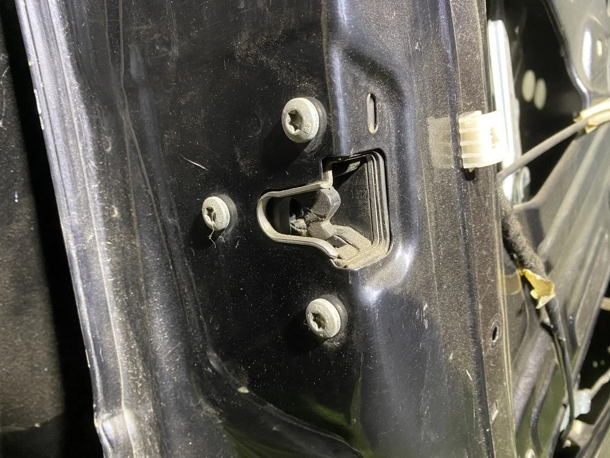 Замок двери передней левой Opel Zafira B (2005—2008)