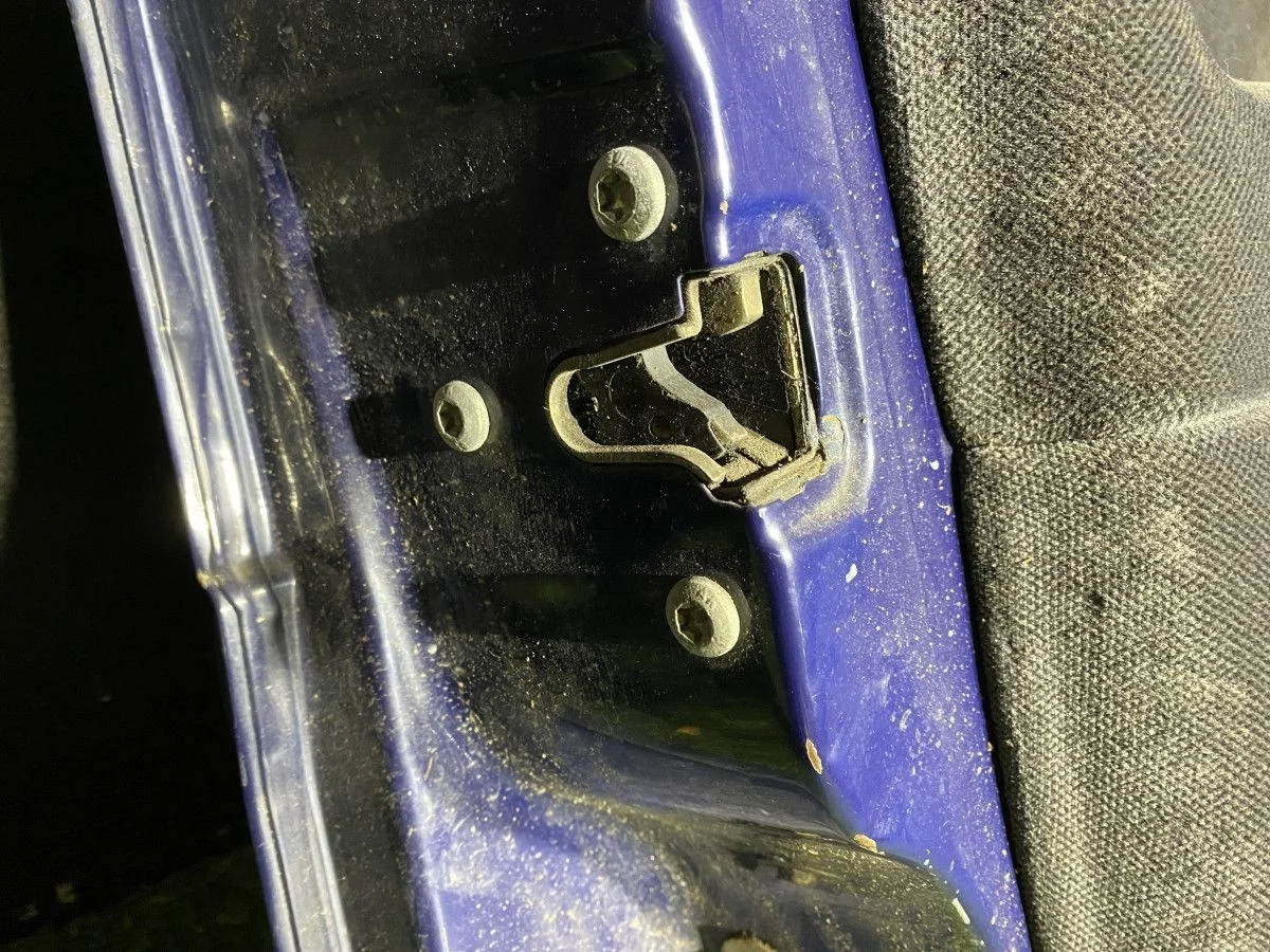 Замок двери передний левый Opel Vectra B