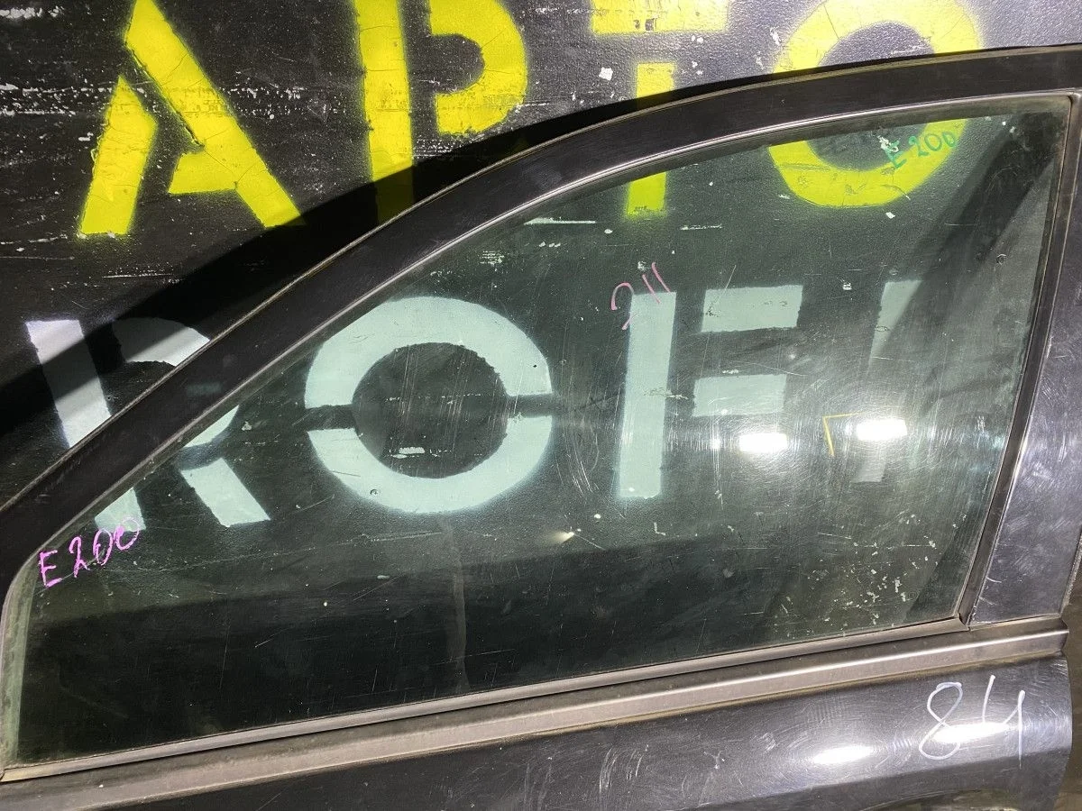 Стекло двери Mercedes-Benz E-Class W211