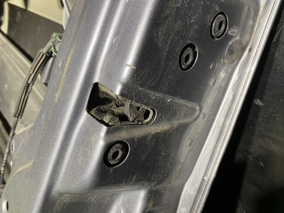 Замок двери передний правый Volkswagen Passat B5