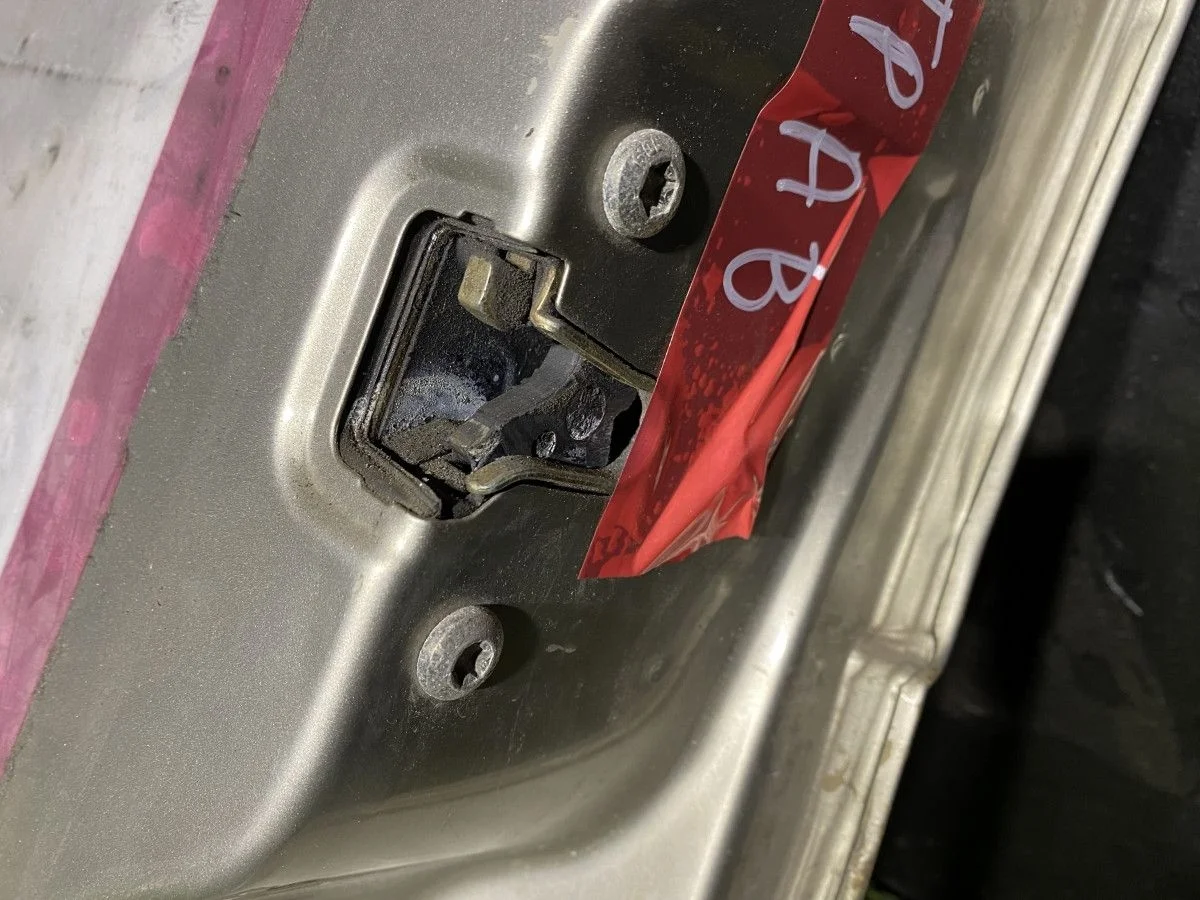 Замок двери передней правой Opel Vectra B