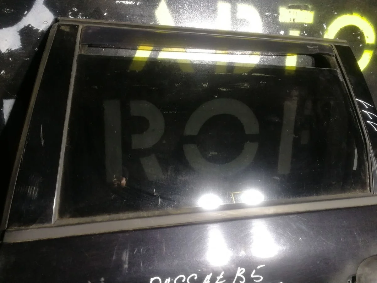 Стекло двери задней левой Volkswagen Passat B5