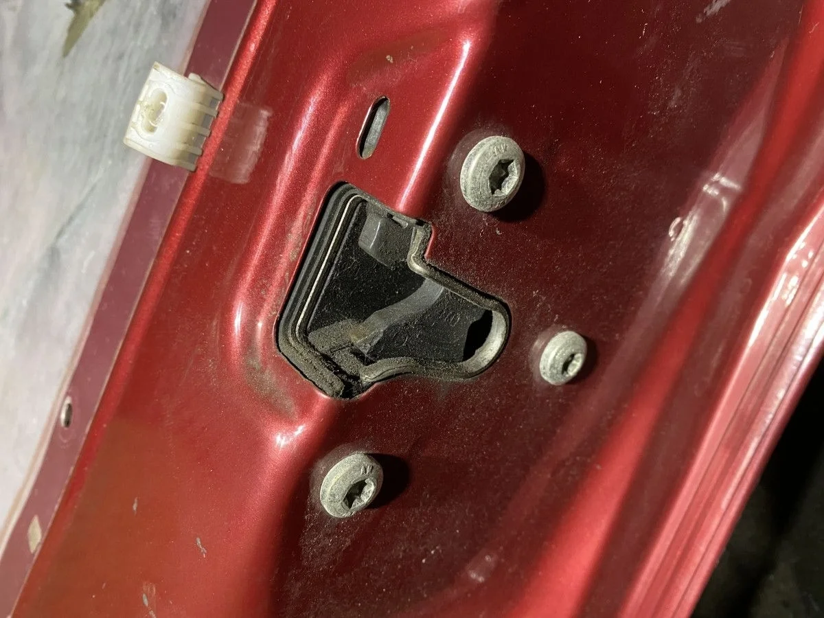 Замок двери передней правой Opel Zafira B