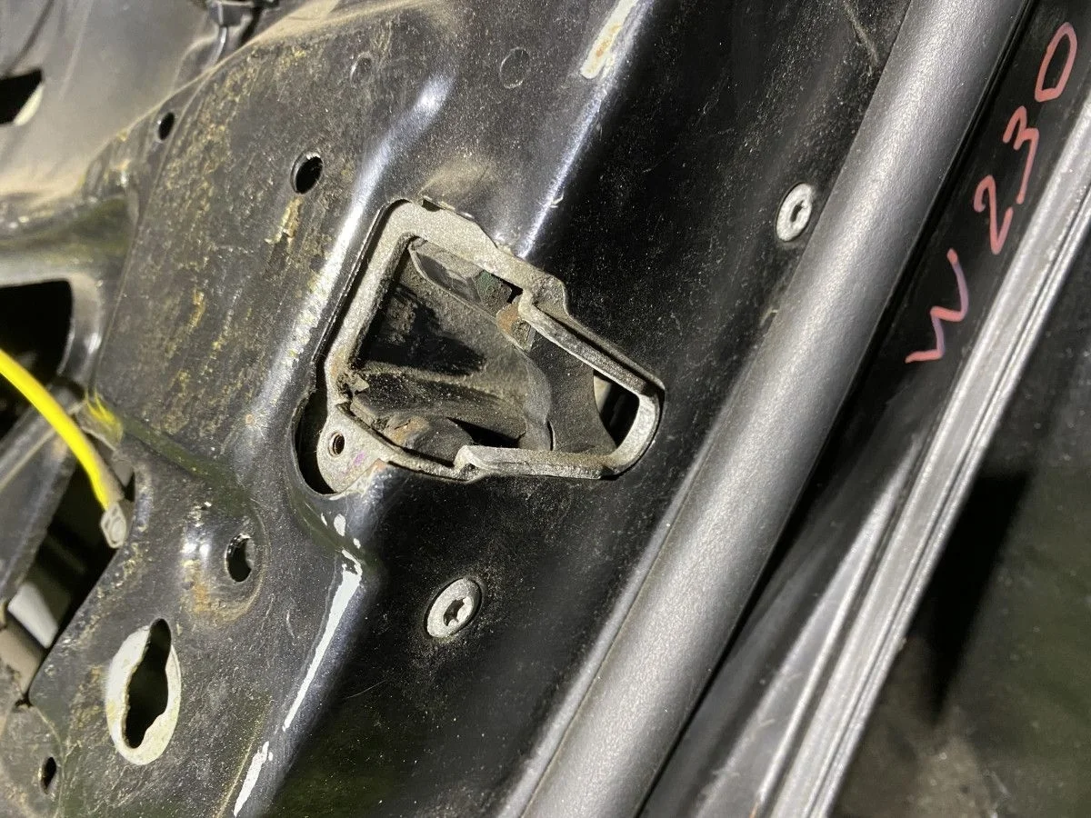 Замок двери передний правый Mercedes E-class W210