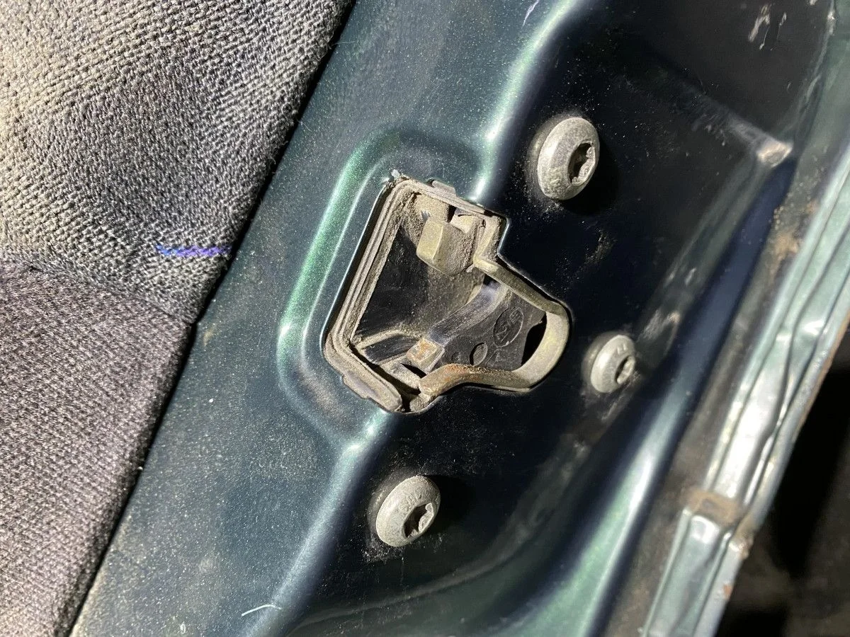 Замок двери передней правой Opel Vectra B