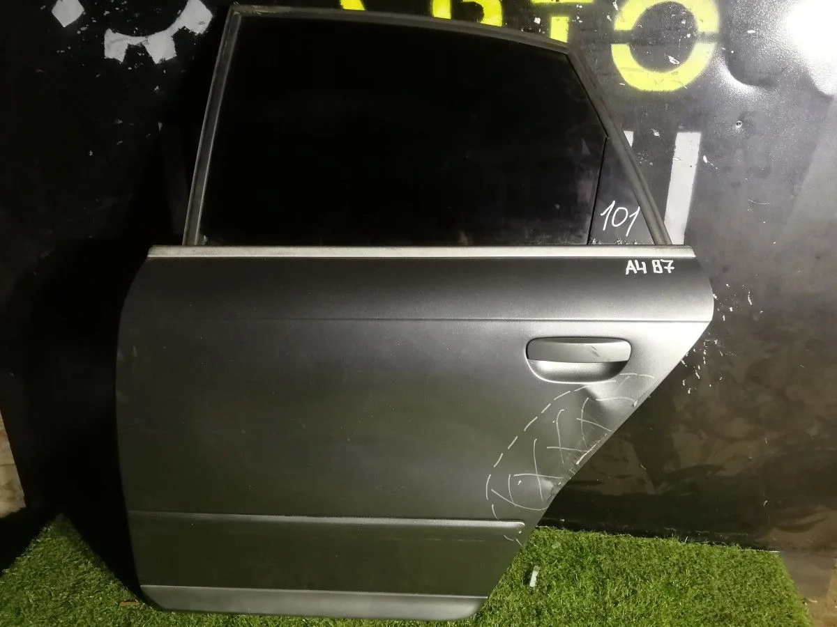 Дверь задняя левая Audi A4 B7 голое железо
