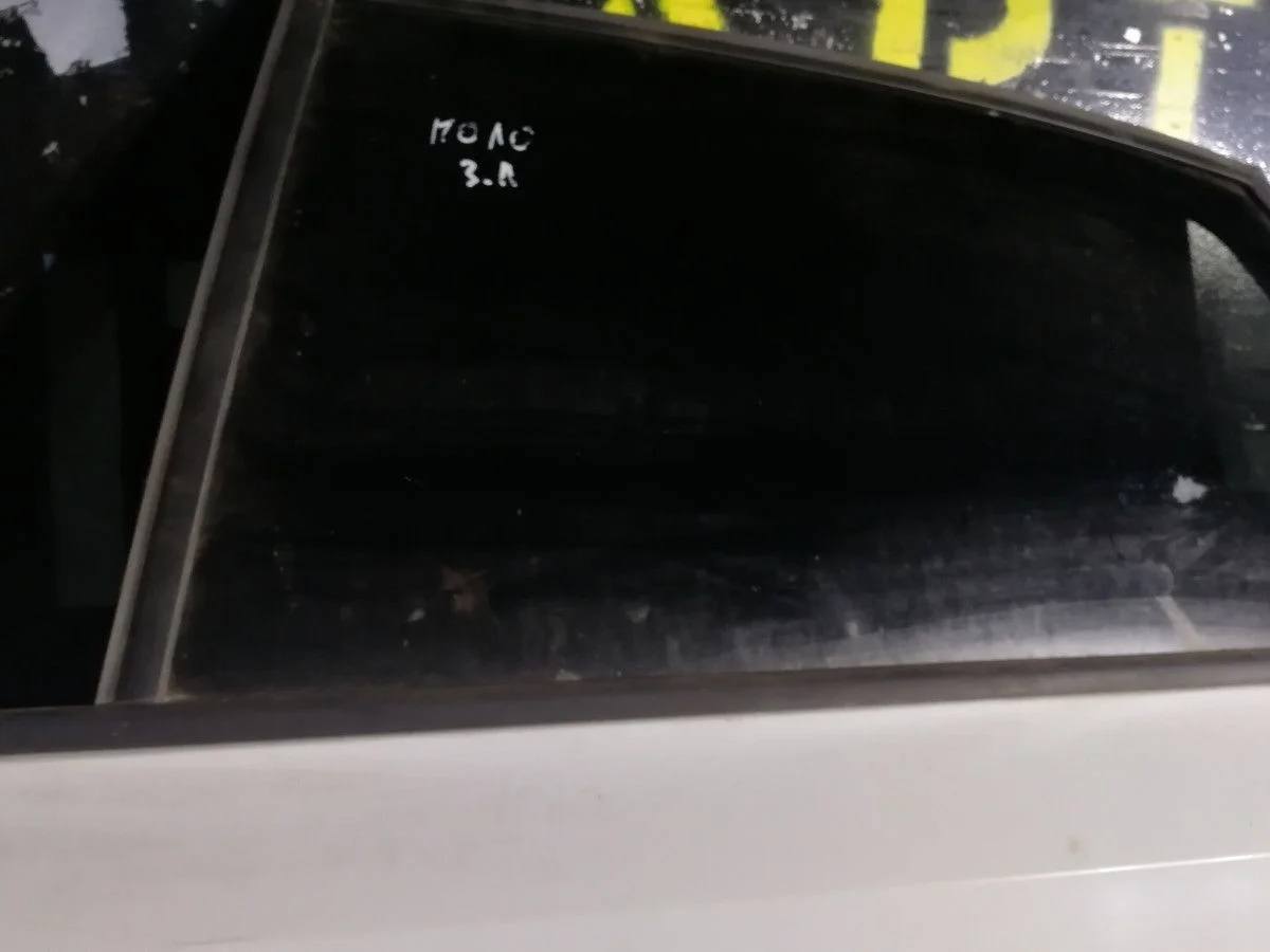 Стекло двери задней левой Volkswagen Polo