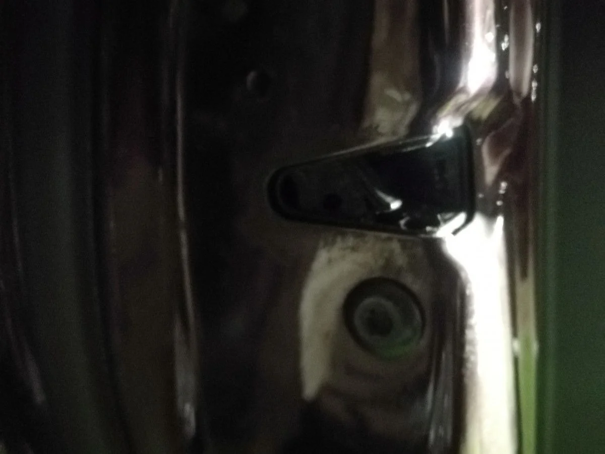 Замок двери задней левой Skoda Yeti