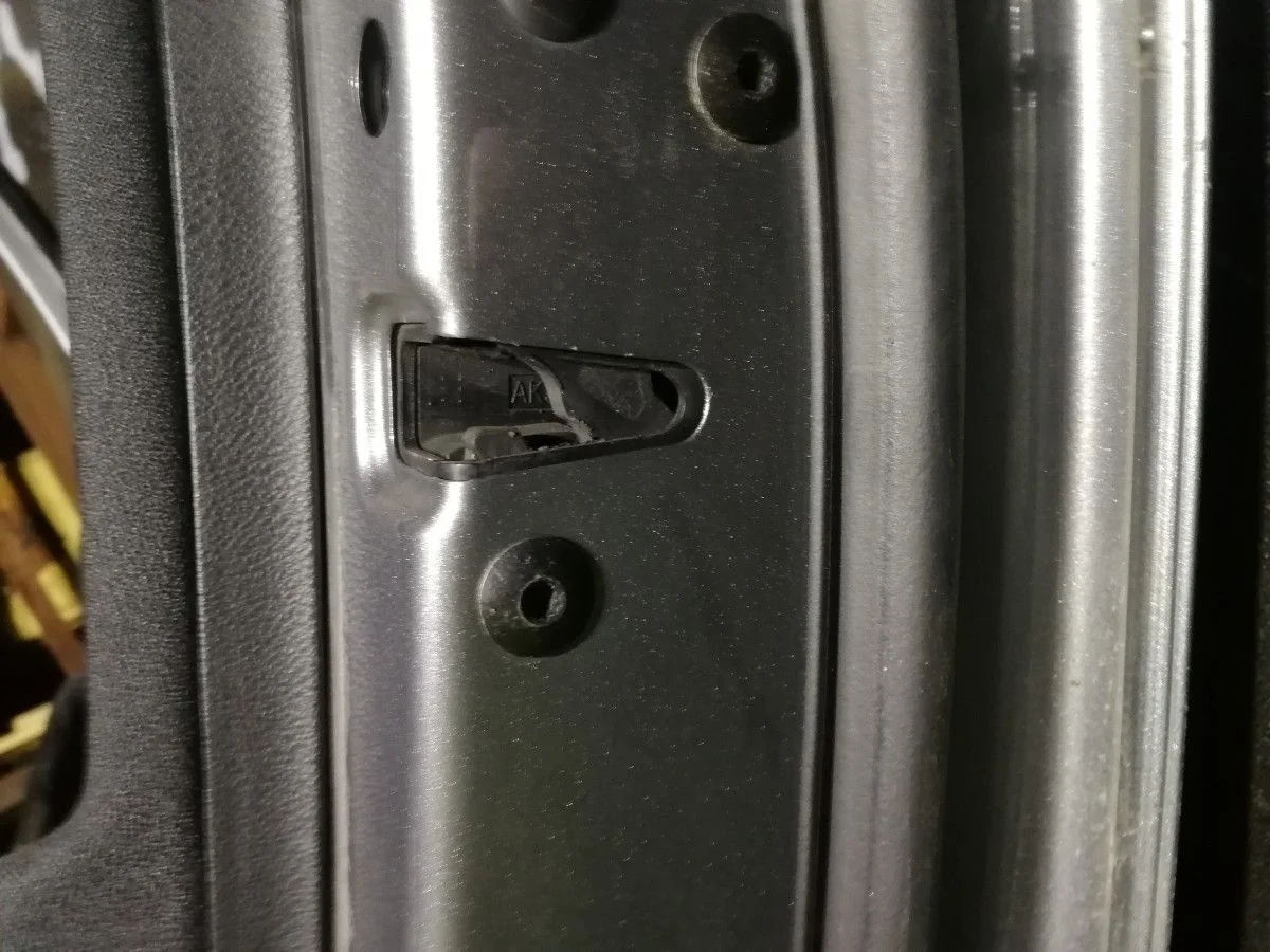 Замок двери задней правой Volkswagen Passat B6