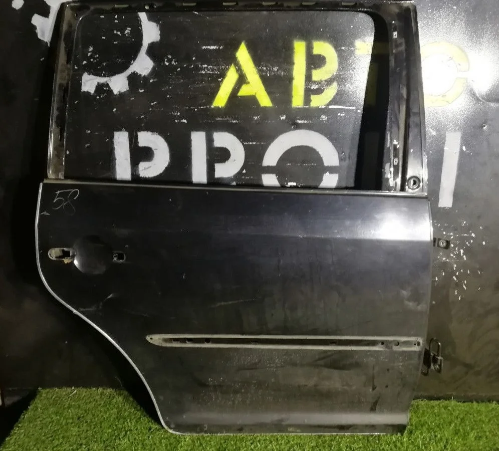 Дверь задняя правая Volkswagen Touran голое железо