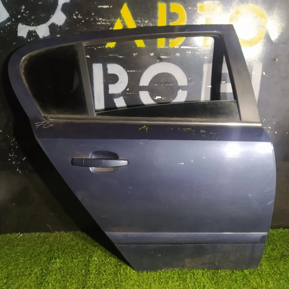 Дверь задняя правая Opel Astra H голое железо