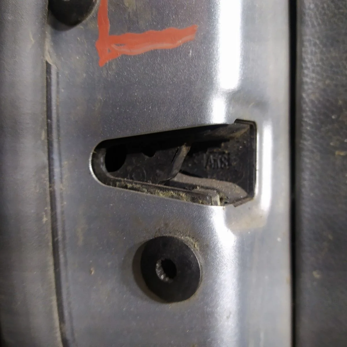 Замок двери передний левый Vw Golf 5