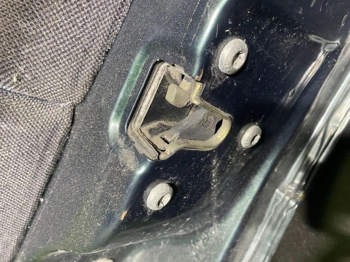 Замок двери передний правый Opel Vectra B