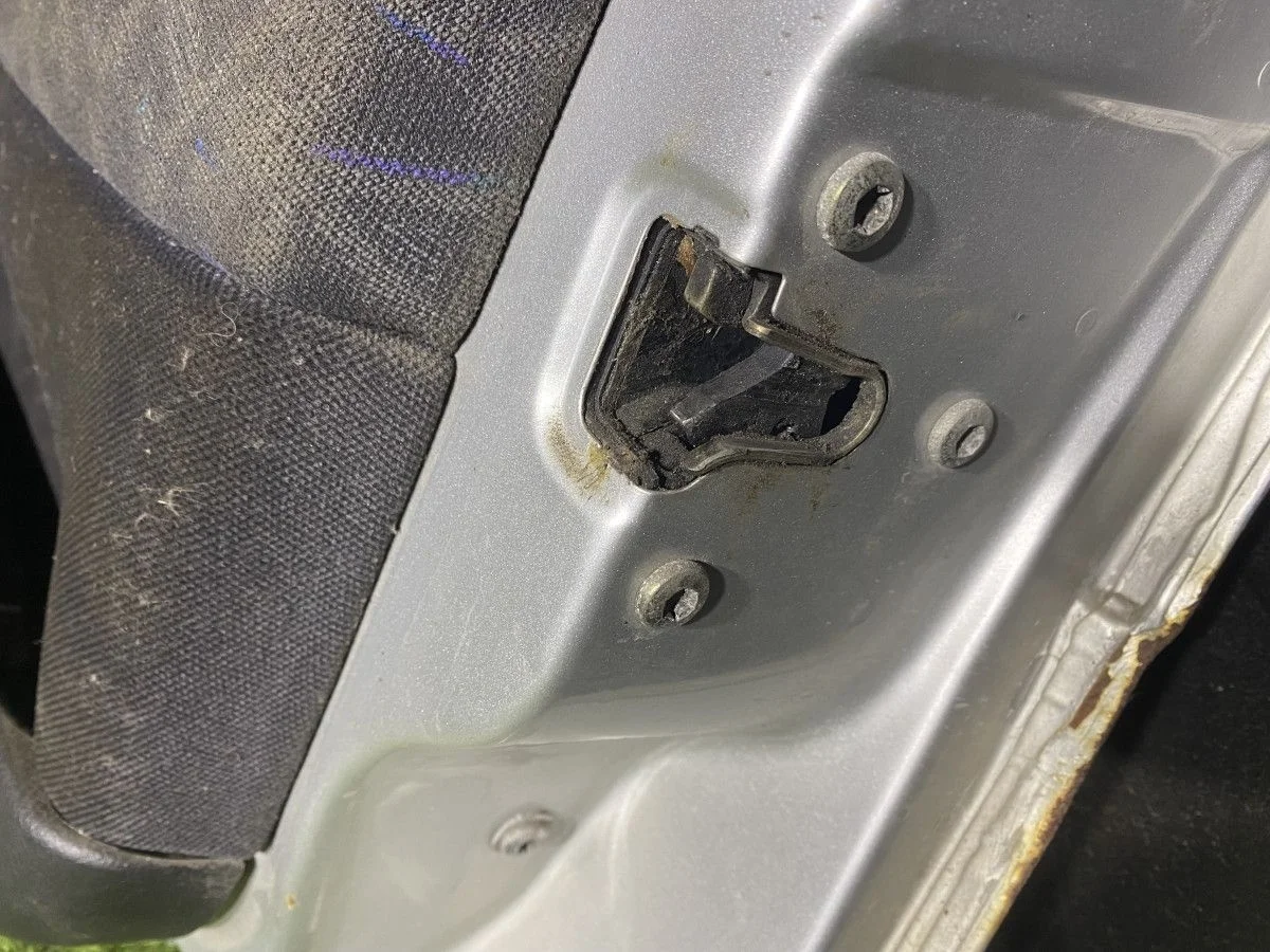 Замок двери передний правый Opel Vectra B